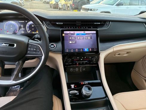 New 2025 Jeep Grand Cherokee Limited w/ Luxury Tech Group II image 21