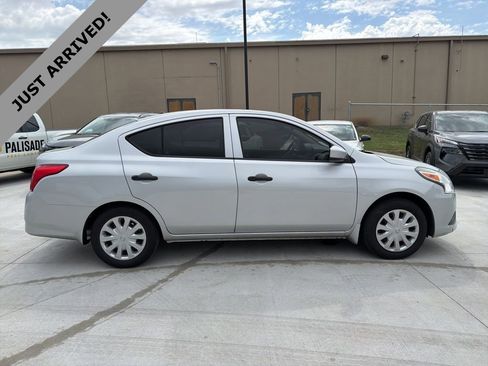 Used 2016 Nissan Versa S FWD image 4