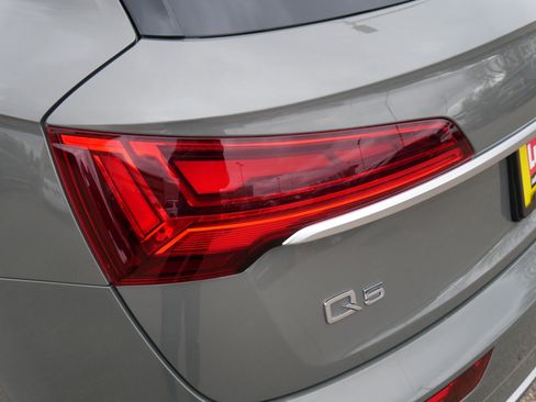 Used 2023 Audi Q5 e Premium w/ Convenience Package AWD/4WD image 17