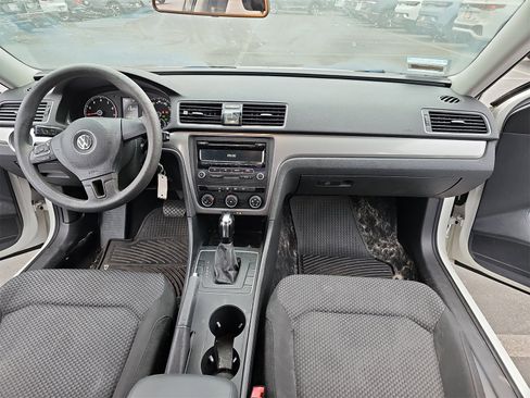Used 2014 Volkswagen Passat 1.8T S image 12