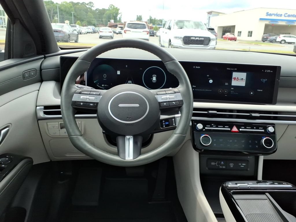 Used 2025 Hyundai Tucson Limited AWD/4WD image 11