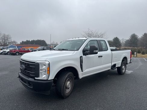 Used 2023 Ford F250 XL image 3