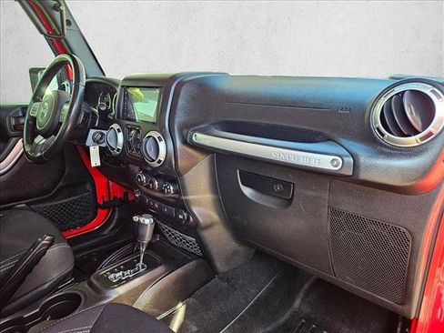 Used 2018 Jeep Wrangler Unlimited Sahara w/ Connectivity Group image 21