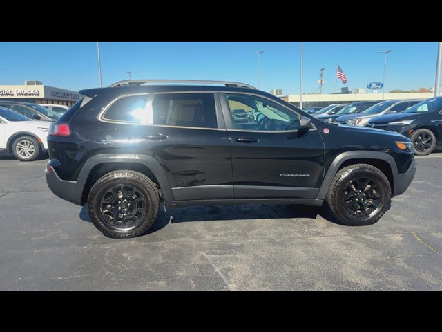 Used 2019 Jeep Cherokee Trailhawk w/ Comfort/Convenience Group AWD/4WD image 9