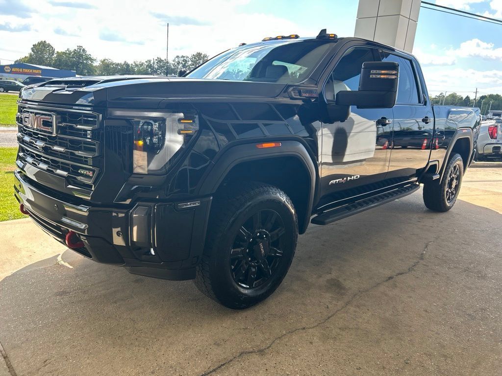 Used 2024 GMC Sierra 2500 AT4 w/ AT4 Premium Plus Package AWD/4WD image 4