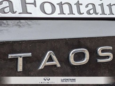 Used 2025 Volkswagen Taos SE image 10