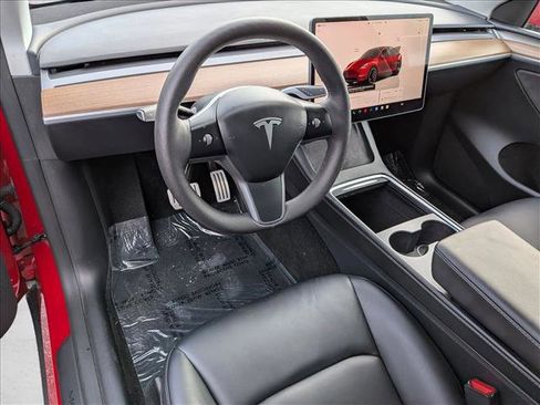 Used 2023 Tesla Model Y Performance image 11