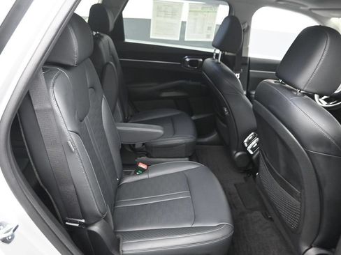 Used 2025 Kia Sorento EX w/ EX Panoramic Sunroof Package AWD/4WD image 10
