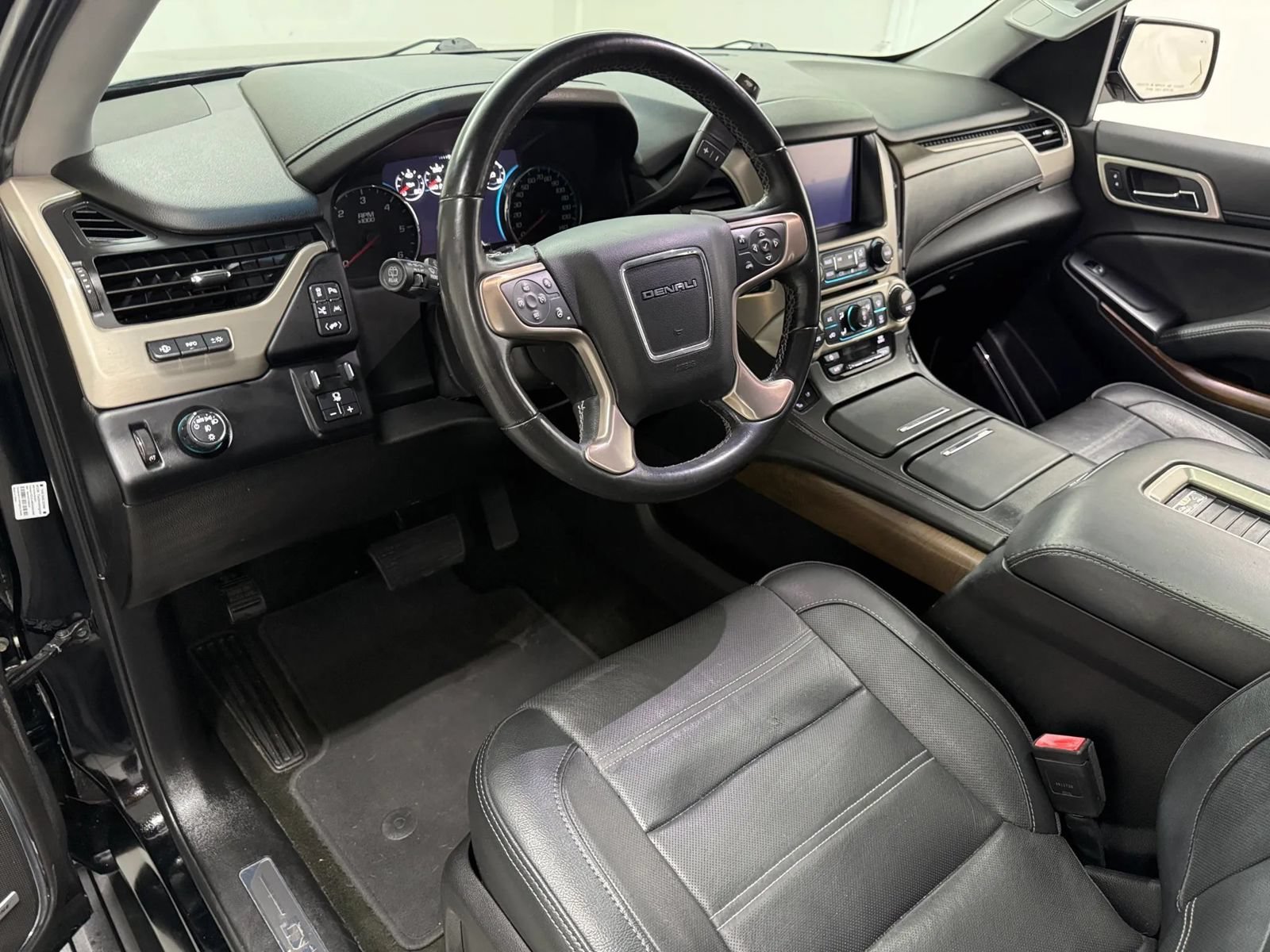 Used 2018 GMC Yukon Denali w/ Open Road Package RWD image 11