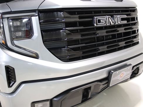 Used 2023 GMC Sierra 1500 Elevation w/ LPO, Elevation Black Package AWD/4WD image 8