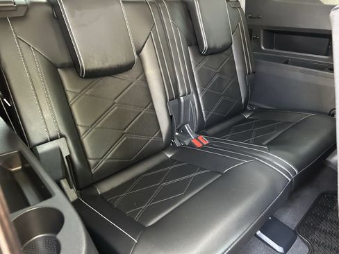 Used 2024 Volkswagen Atlas SE FWD image 12