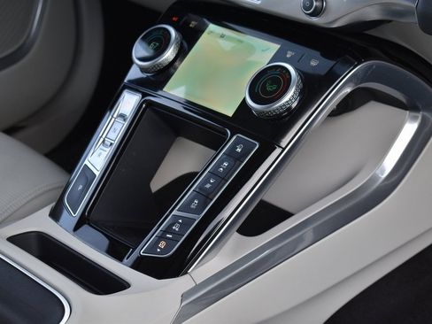 Used 2020 Jaguar I-PACE SE image 38