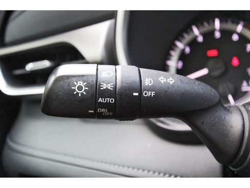 Used 2023 Toyota Highlander XLE FWD image 17