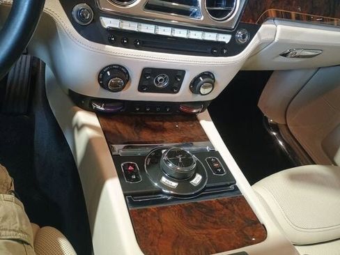 Used 2015 Rolls-Royce Ghost image 21