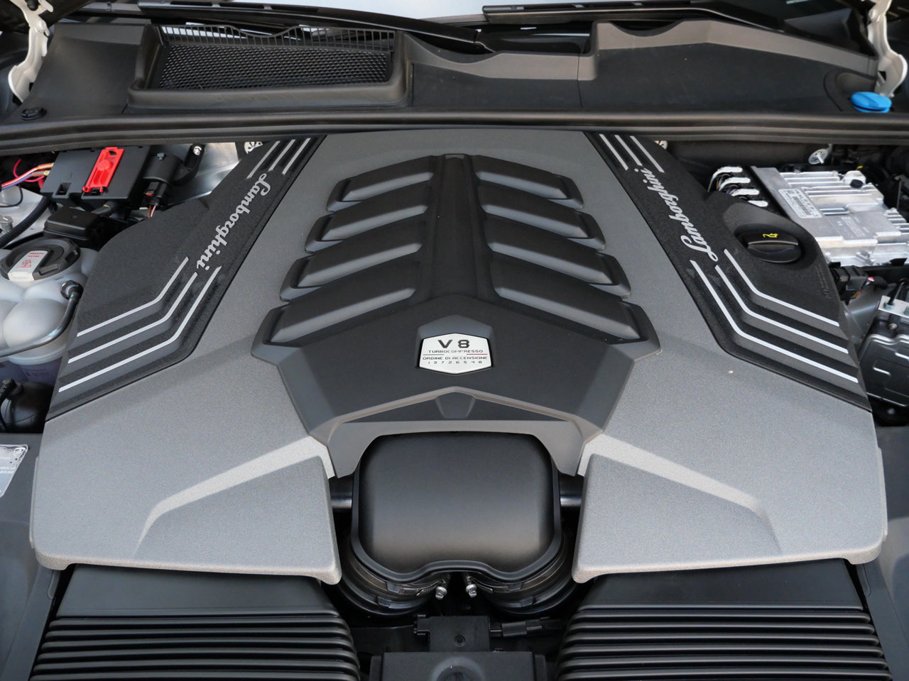 Used 2024 Lamborghini Urus Performante AWD/4WD image 39