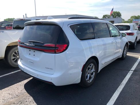 Used 2022 Chrysler Pacifica Limited FWD image 4