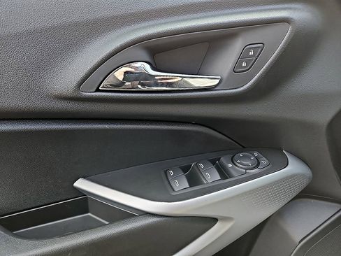 New 2026 Chevrolet Trax LS image 9