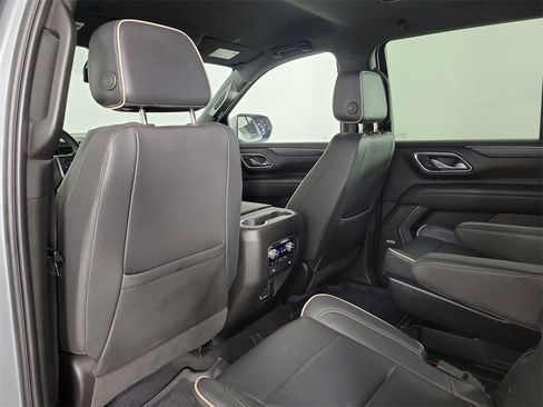 Used 2023 GMC Yukon SLT w/ SLT Luxury Package image 13