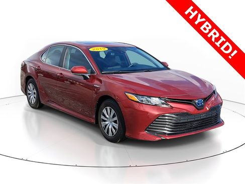 Used 2019 Toyota Camry LE image 2