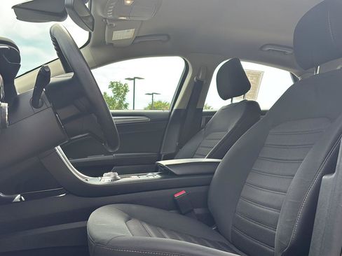 Used 2020 Ford Fusion SE FWD image 12