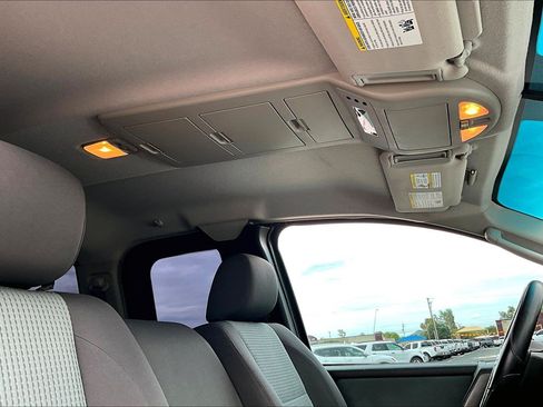 Used 2005 Nissan Titan SE RWD image 16