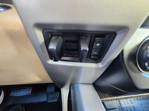 Used 2020 Ford F250 Lariat w/ Lariat Ultimate Package image 19