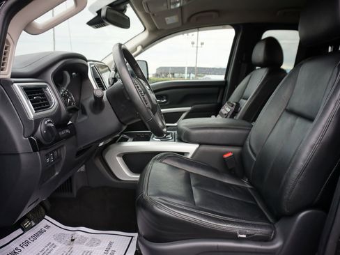 Used 2021 Nissan Titan SV w/ SV Convenience Package image 24