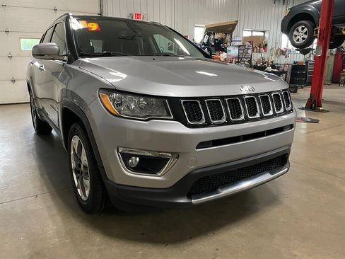 Used 2019 Jeep Compass Limited AWD/4WD image 4