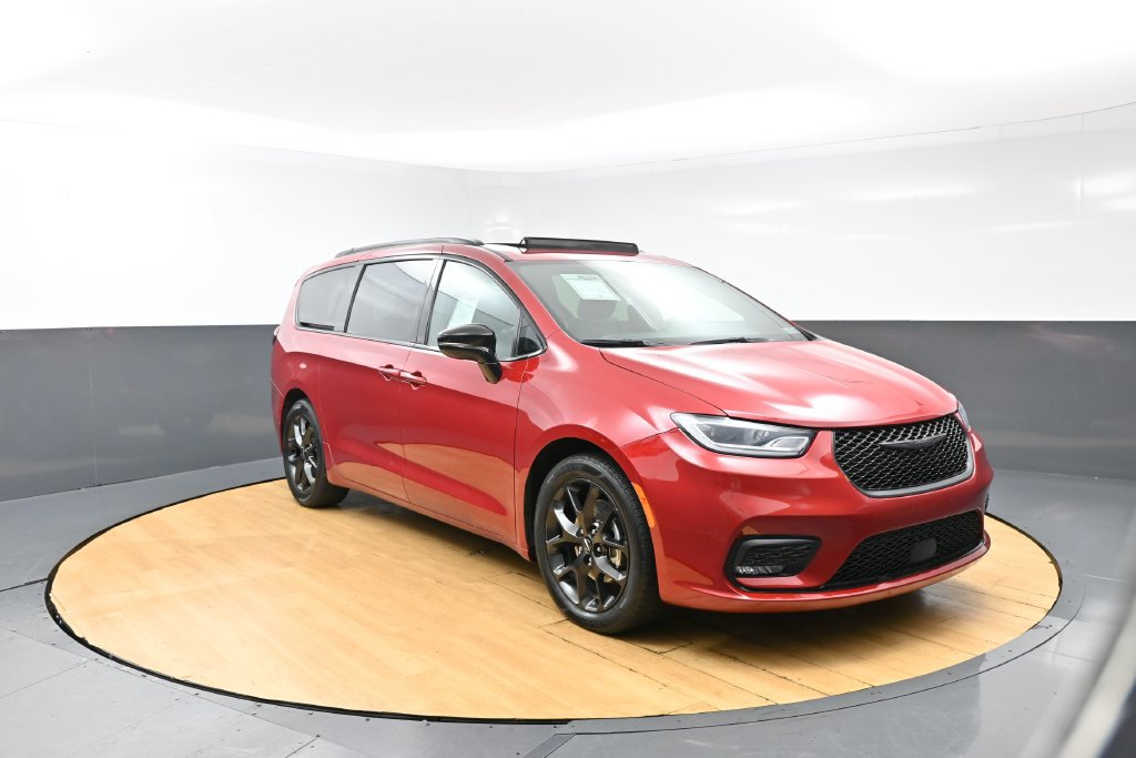 Used 2025 Chrysler Pacifica Limited FWD image 8