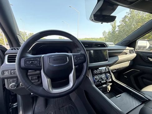 Used 2024 GMC Yukon Denali w/ Denali Reserve Package AWD/4WD image 7