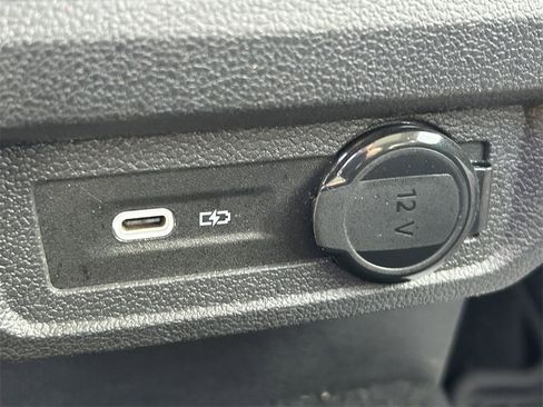 Used 2023 Volkswagen Tiguan SE image 22