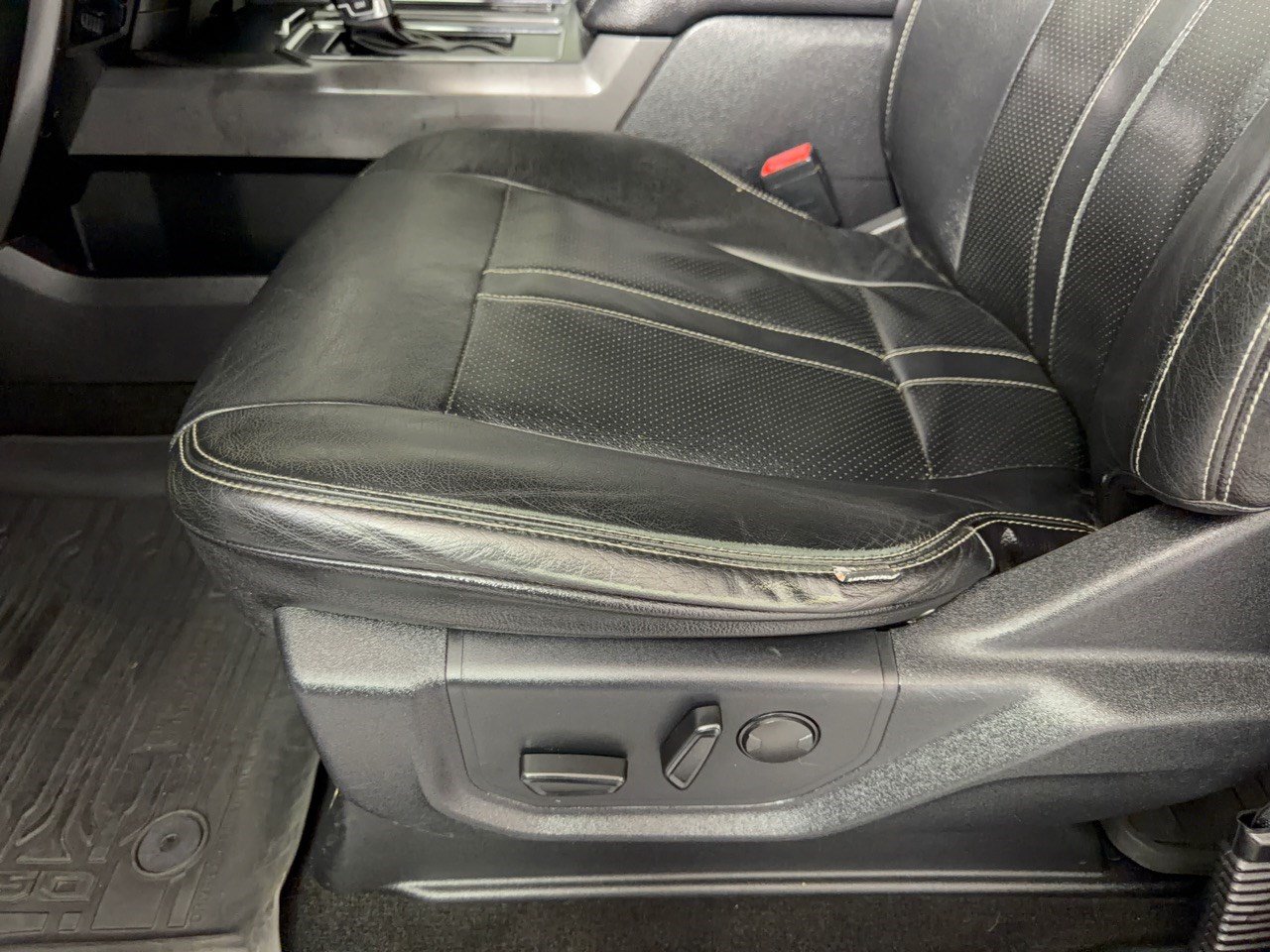 Used 2019 Ford F150 XLT w/ Equipment Group 302A Luxury AWD/4WD image 16