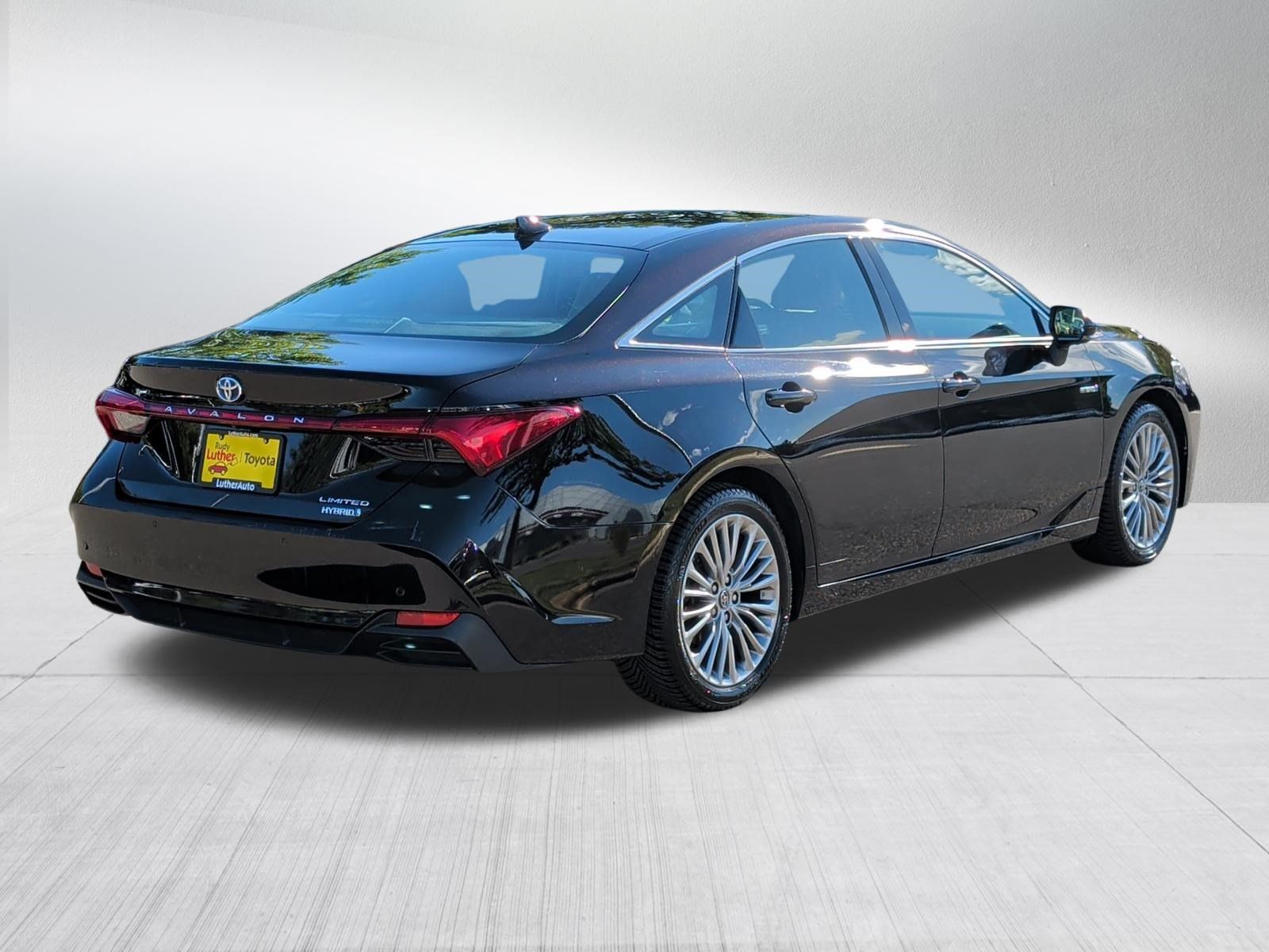 Used 2019 Toyota Avalon Limited w/ Advanced Safety Package FWD image 7