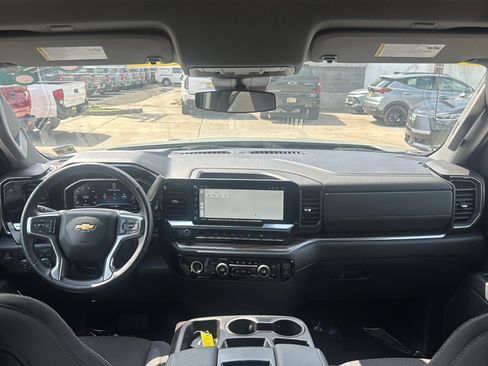 Used 2024 Chevrolet Silverado 1500 LT image 32