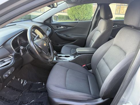 Used 2017 Chevrolet Malibu LT image 10