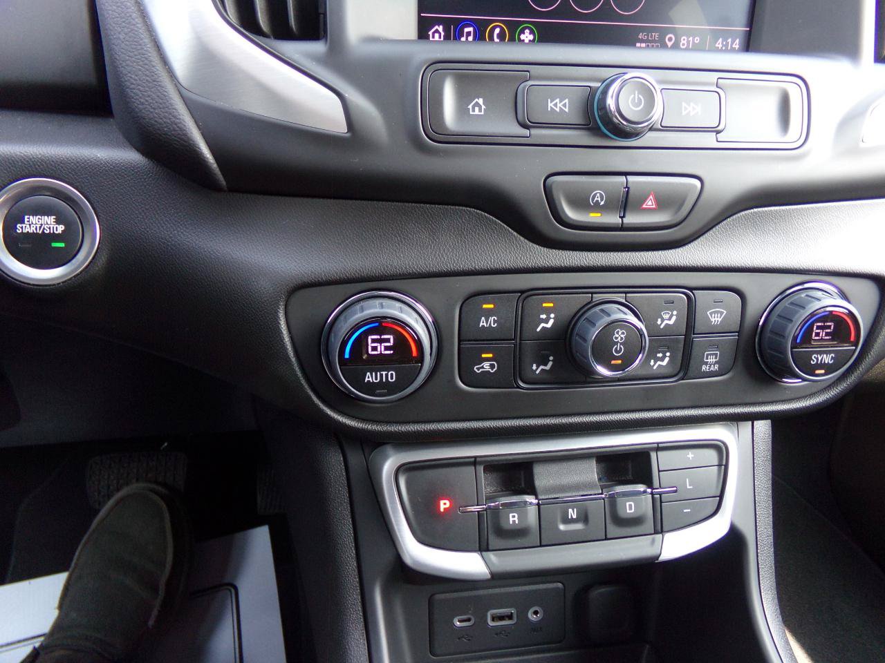 Used 2024 GMC Terrain SLE w/ Driver Convenience Package FWD image 25