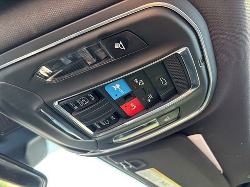 Used 2024 Jeep Grand Cherokee L Altitude AWD/4WD image 28