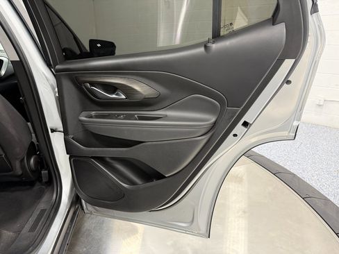 Used 2022 GMC Terrain SLE w/ Elevation Edition image 33