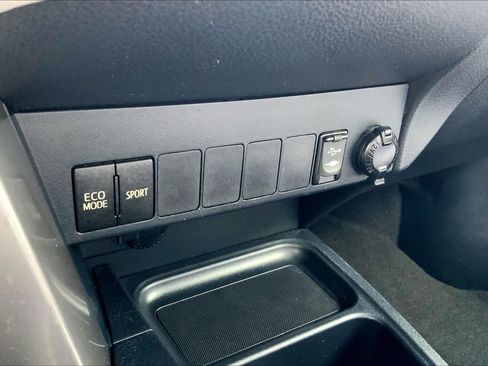 Used 2016 Toyota RAV4 XLE FWD image 34