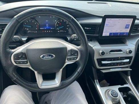 Used 2022 Ford Explorer XLT AWD/4WD image 11