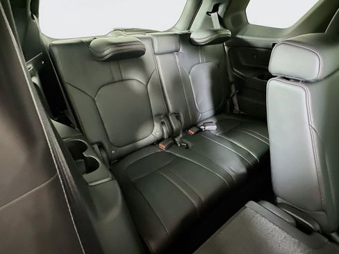 Used 2025 Honda Pilot Black Edition image 14