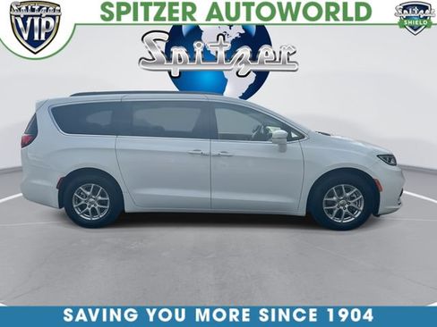 Certified 2022 Chrysler Pacifica Touring-L FWD image 10