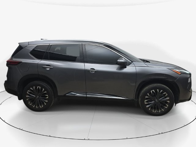 Used 2025 Nissan Rogue Platinum w/ Tech Package FWD image 4