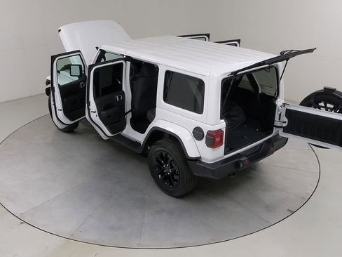 Used 2025 Jeep Wrangler Unlimited Sahara AWD/4WD image 51