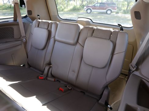 Used 2012 Chrysler Town & Country Limited image 24