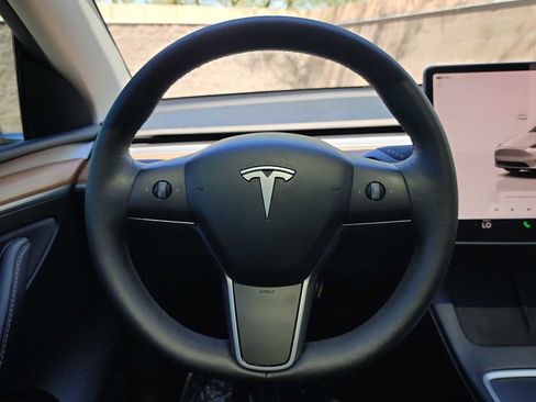 Used 2024 Tesla Model Y Long Range AWD/4WD image 19