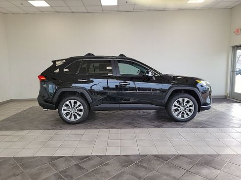 Used 2025 Toyota RAV4 Limited image 4