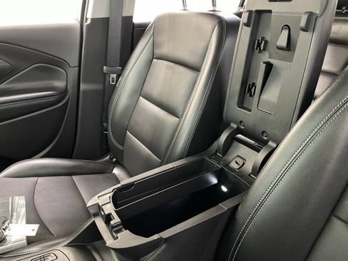 Certified 2024 GMC Terrain SLT AWD/4WD image 33
