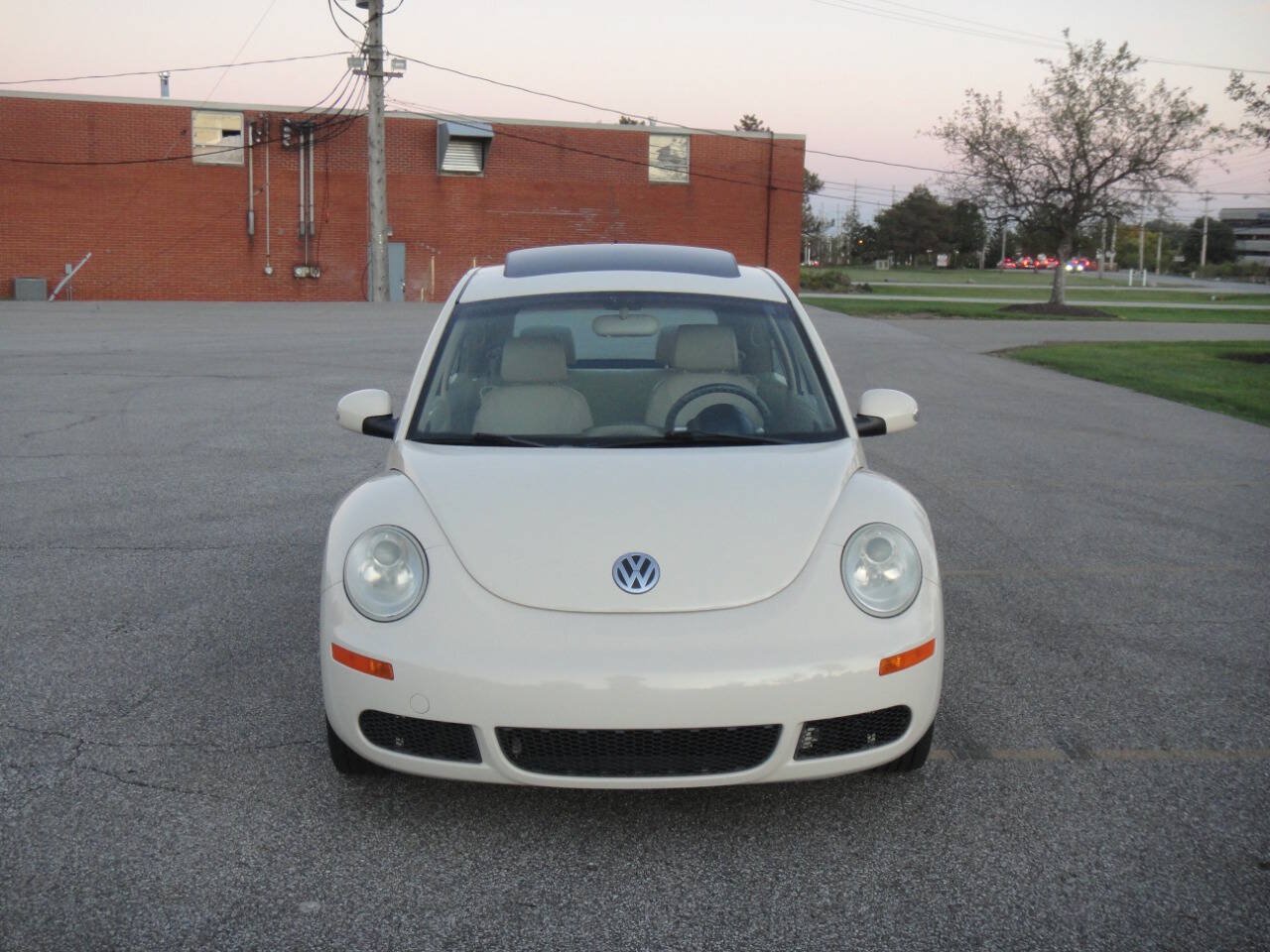 Used 2010 Volkswagen Beetle Coupe FWD image 3