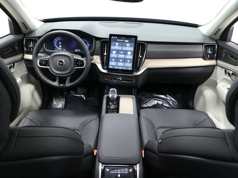 Used 2025 Volvo XC90 T8 Plus w/ Protection Package Premier AWD/4WD image 28